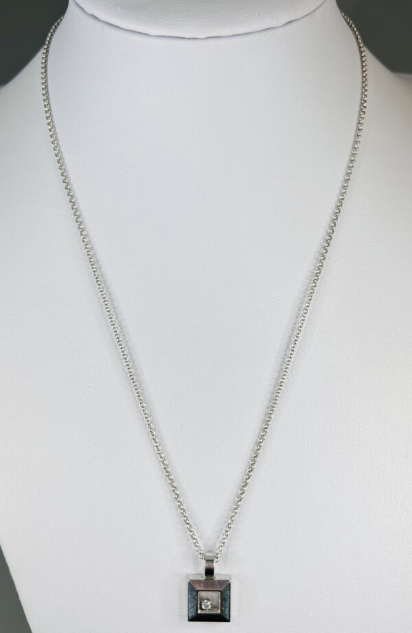 Chopard 18ct White Gold Happy Diamonds 17″ Necklace – Second Hand