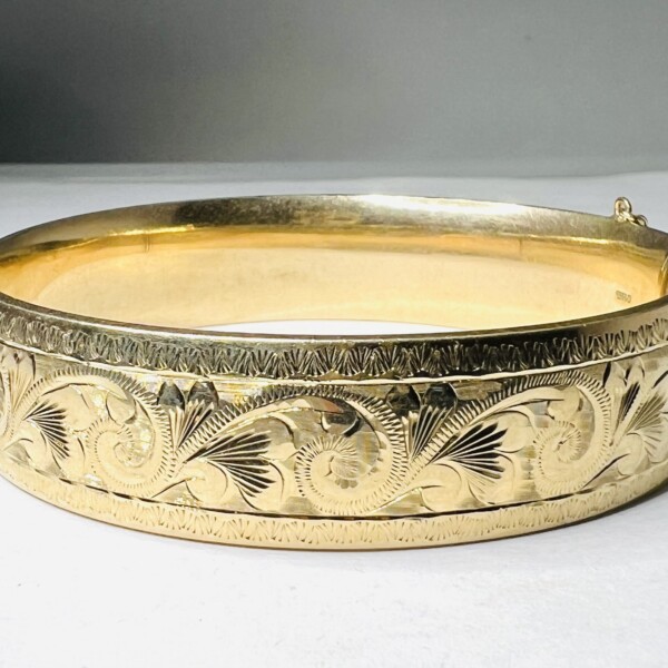 9ct Engraved Vintage Bangle