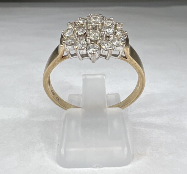 Second Hand 9ct Yellow Gold Cubic Zirconia Cluster Ring - Image 6