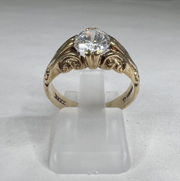 Second Hand 9ct Yellow Gold Single Cubic Zirconia Set Ring with Scroll Detail - Image 4