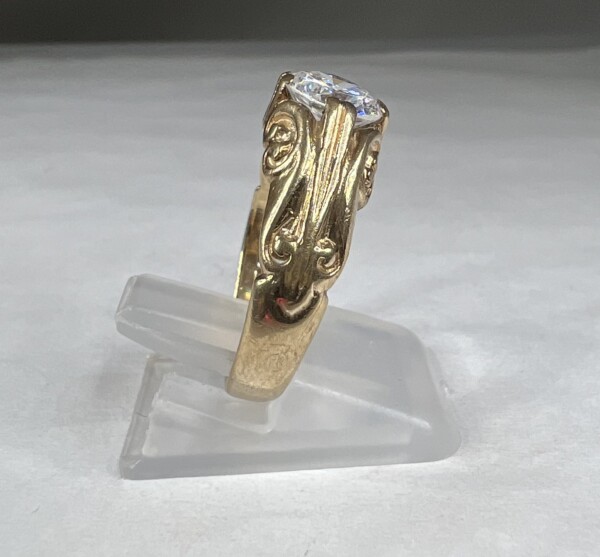 Second Hand 9ct Yellow Gold Single Cubic Zirconia Set Ring with Scroll Detail - Image 9