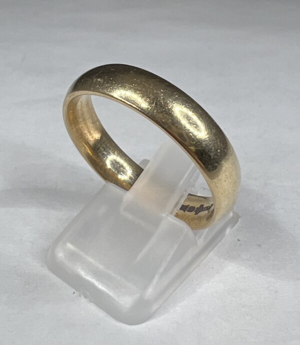 Second Hand 9ct Yellow Gold 5mm Court Wedding Ring - Image 4