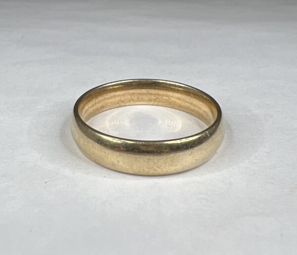 Second Hand 9ct Yellow Gold 5mm Court Wedding Ring