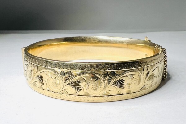 Second Hand 9ct Yellow Gold Engraved Vintage Bangle