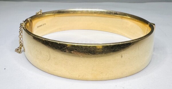 Second Hand 9ct Yellow Gold Engraved Vintage Bangle - Image 4