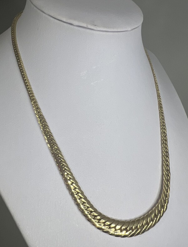 Second Hand 9ct Yellow Gold Graduating Curb 16" Chain - Image 2