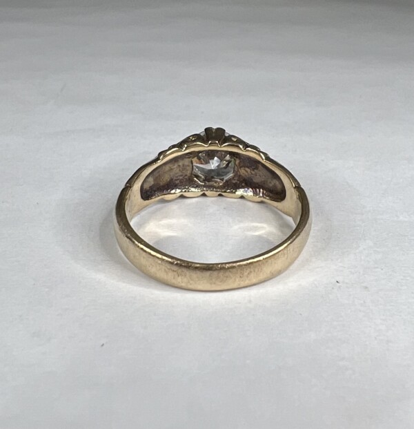 Second Hand 9ct Yellow Gold Single Cubic Zirconia Set Ring with Scroll Detail - Image 3