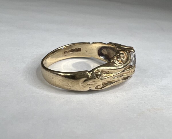Second Hand 9ct Yellow Gold Single Cubic Zirconia Set Ring with Scroll Detail - Image 4