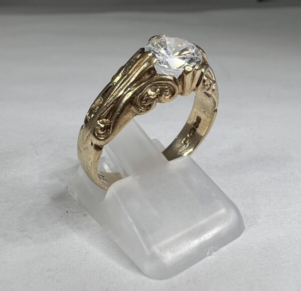 Second Hand 9ct Yellow Gold Single Cubic Zirconia Set Ring with Scroll Detail - Image 6
