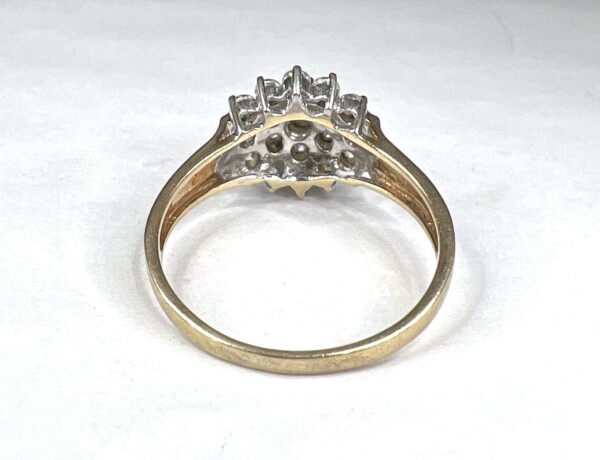 Second Hand 9ct Yellow Gold Cubic Zirconia Cluster Ring - Image 2