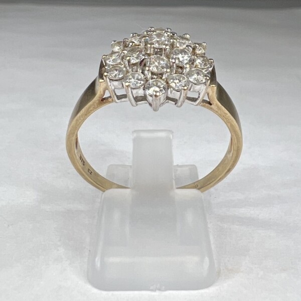 Second Hand 9ct Yellow Gold Cubic Zirconia Cluster Ring - Image 7