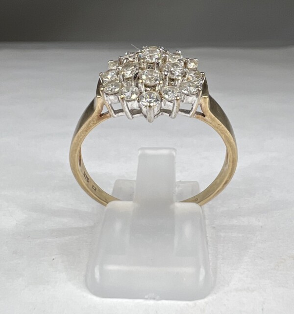 Second Hand 9ct Yellow Gold Cubic Zirconia Cluster Ring - Image 10