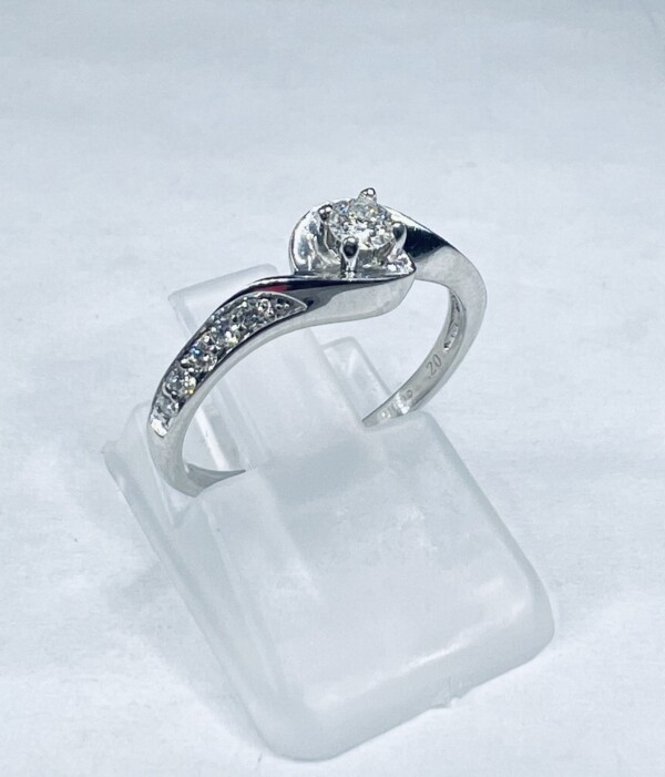 Second Hand 9ct White Gold 0.20ct Diamond Twist Engagement Ring - Image 7